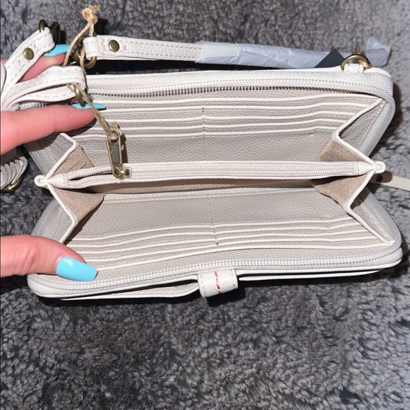 The Sak Cream Wallet Colorful Embroidered Floral design Wristlet crossbody NWT - Picture 8 of 9